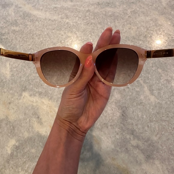 Louis Vuitton Tortoise Shell Sunglasses with Gold Accents - Picture 6 of 11